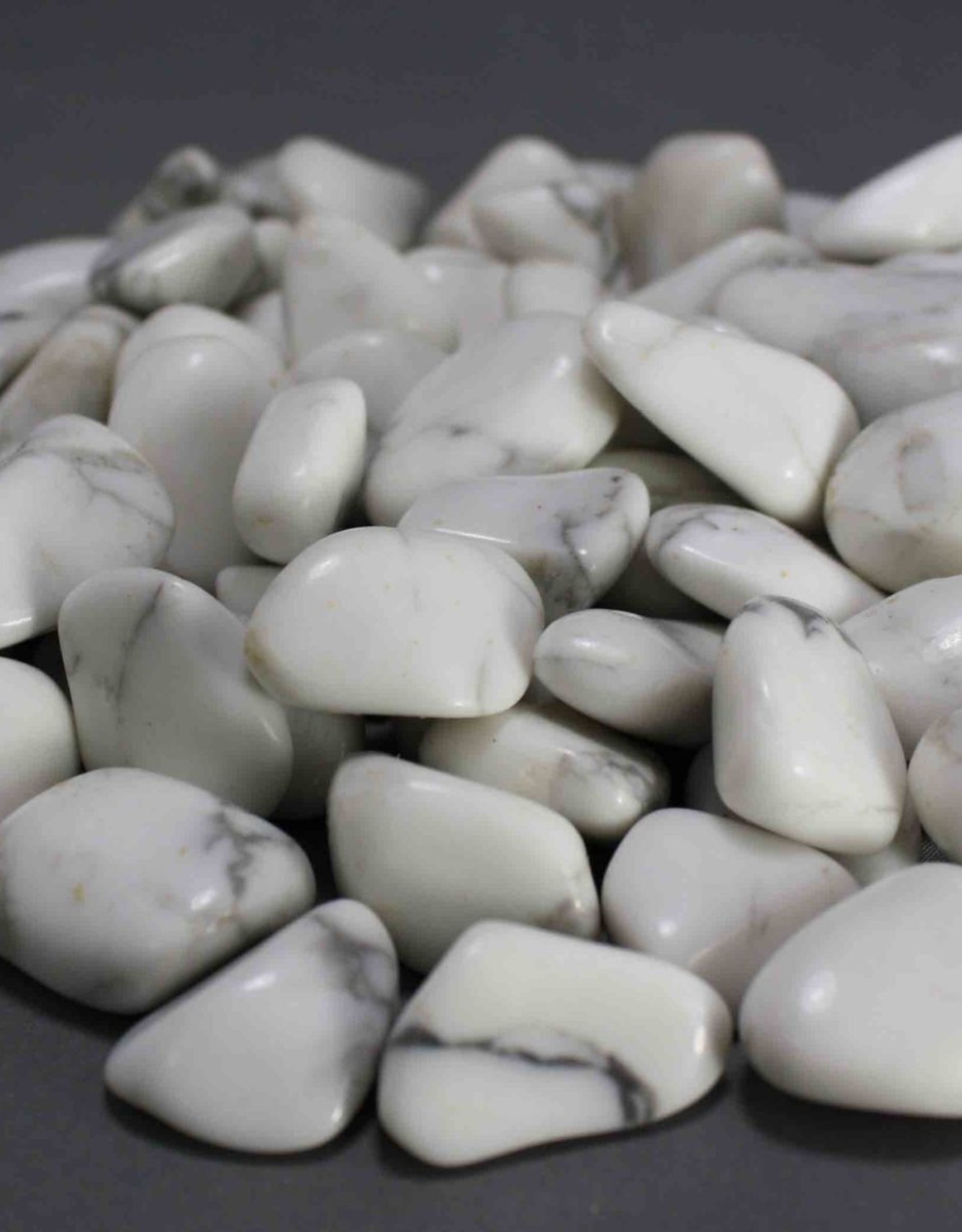 Howlite Tumbled Stone (Zimbabwe) M