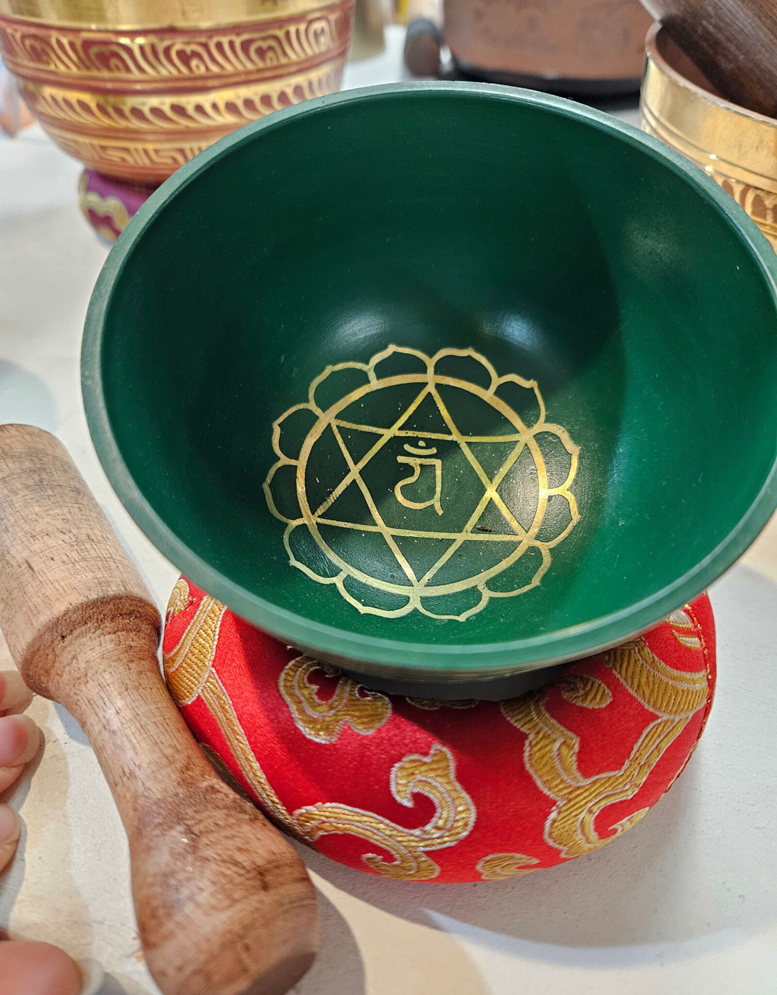 Chakra Singing Bowl w/cushion & baton