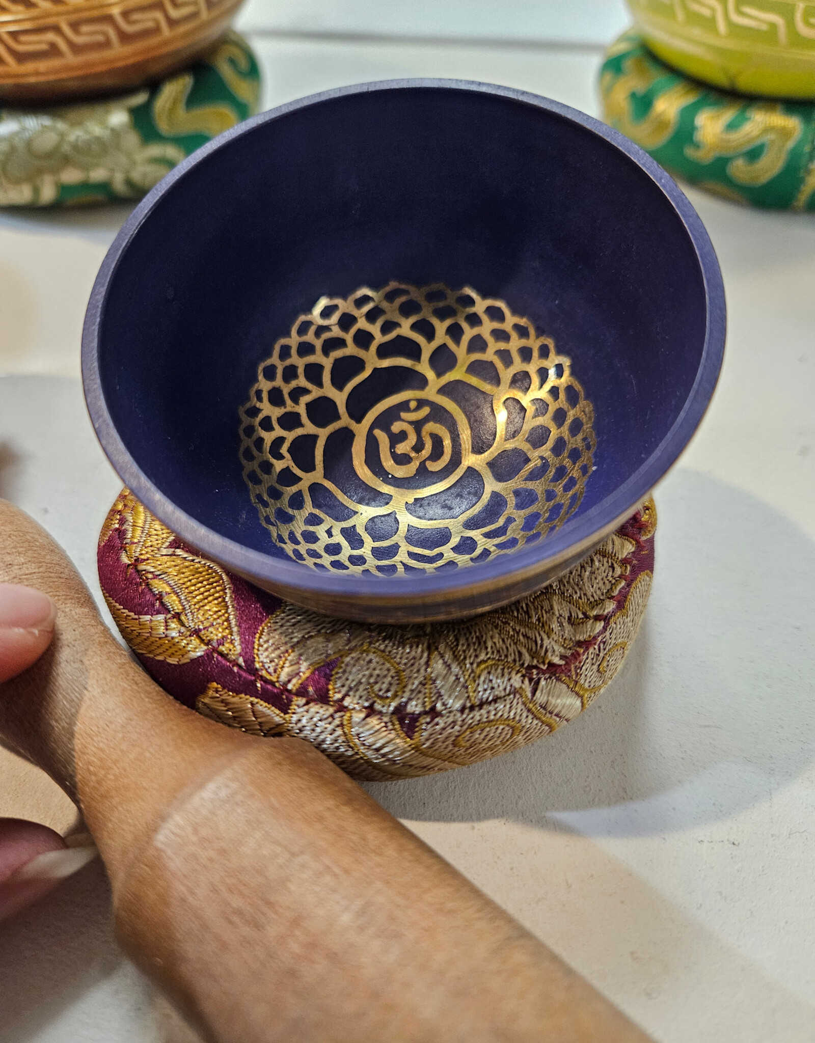 Chakra Singing Bowl w/cushion & baton