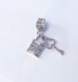 50311827 - Lock and Key Charm