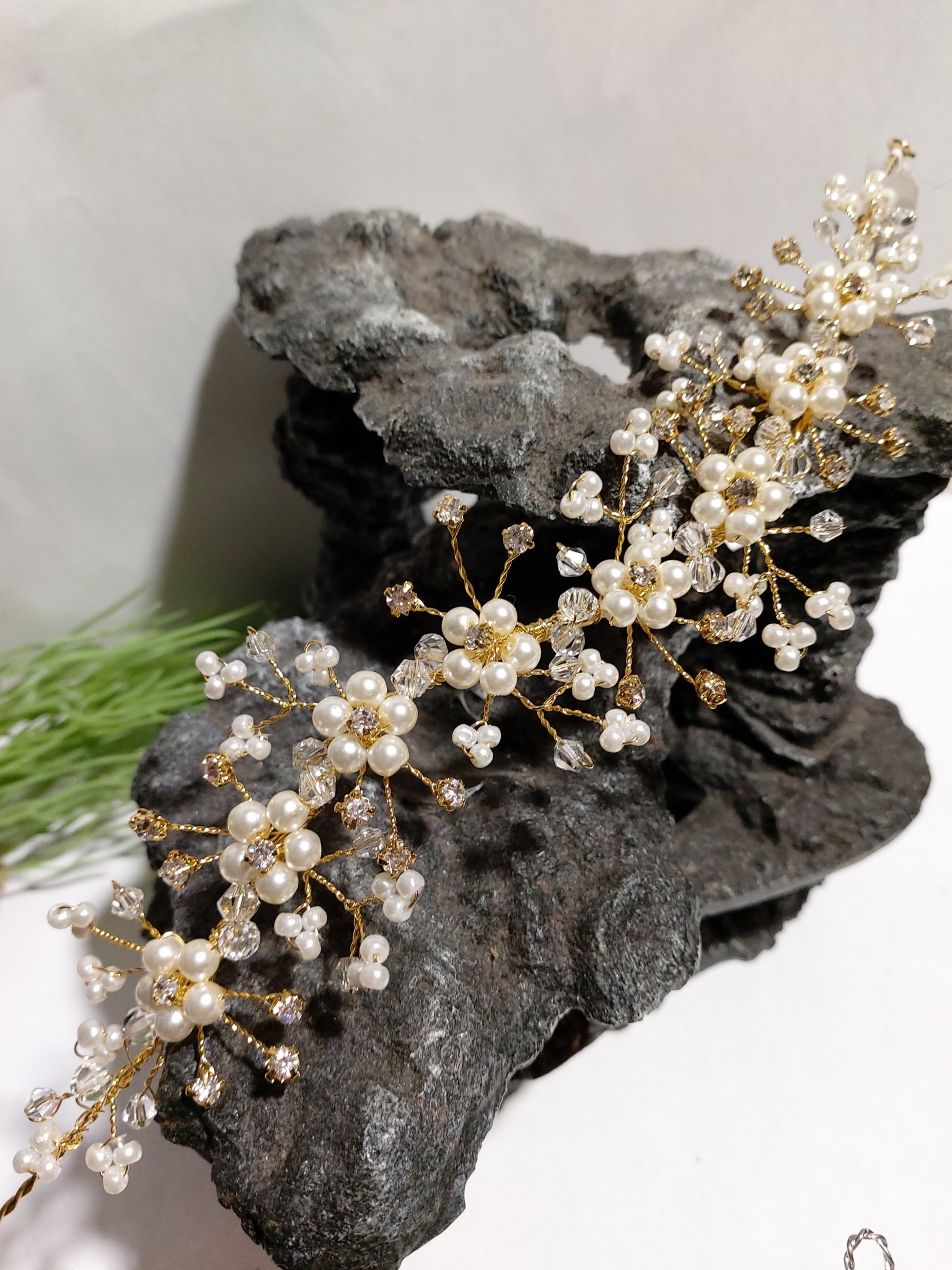 hpd0046goldflowerhairpiece.jpg