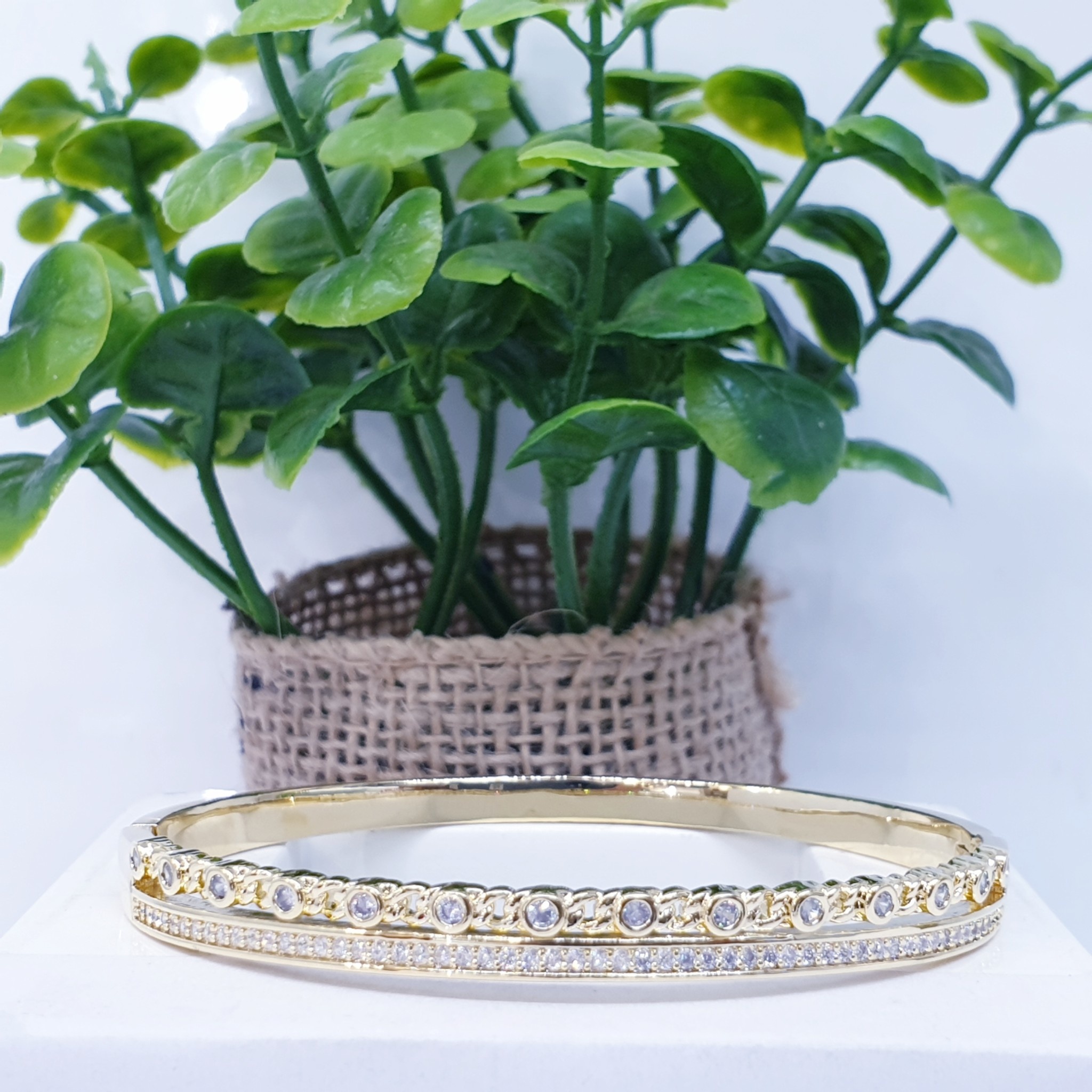 bgi0316goldbangle.jpg