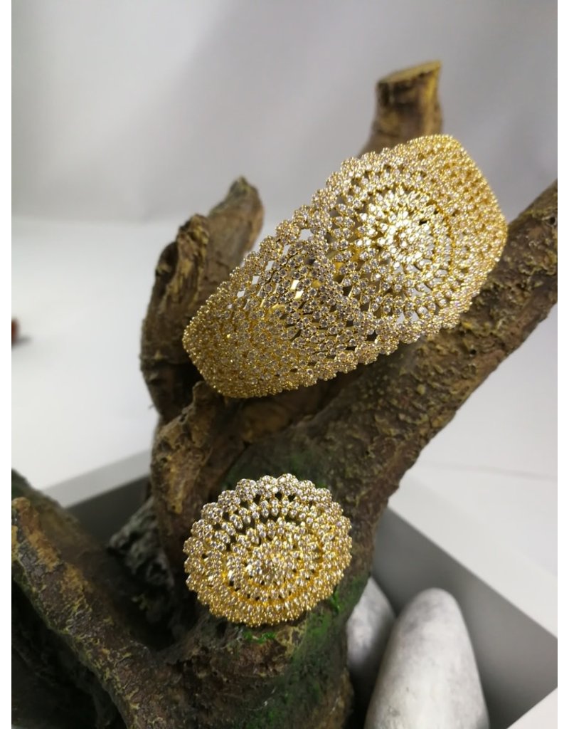 B68 -Gold Bracelet Set Barcode: 191093000000000