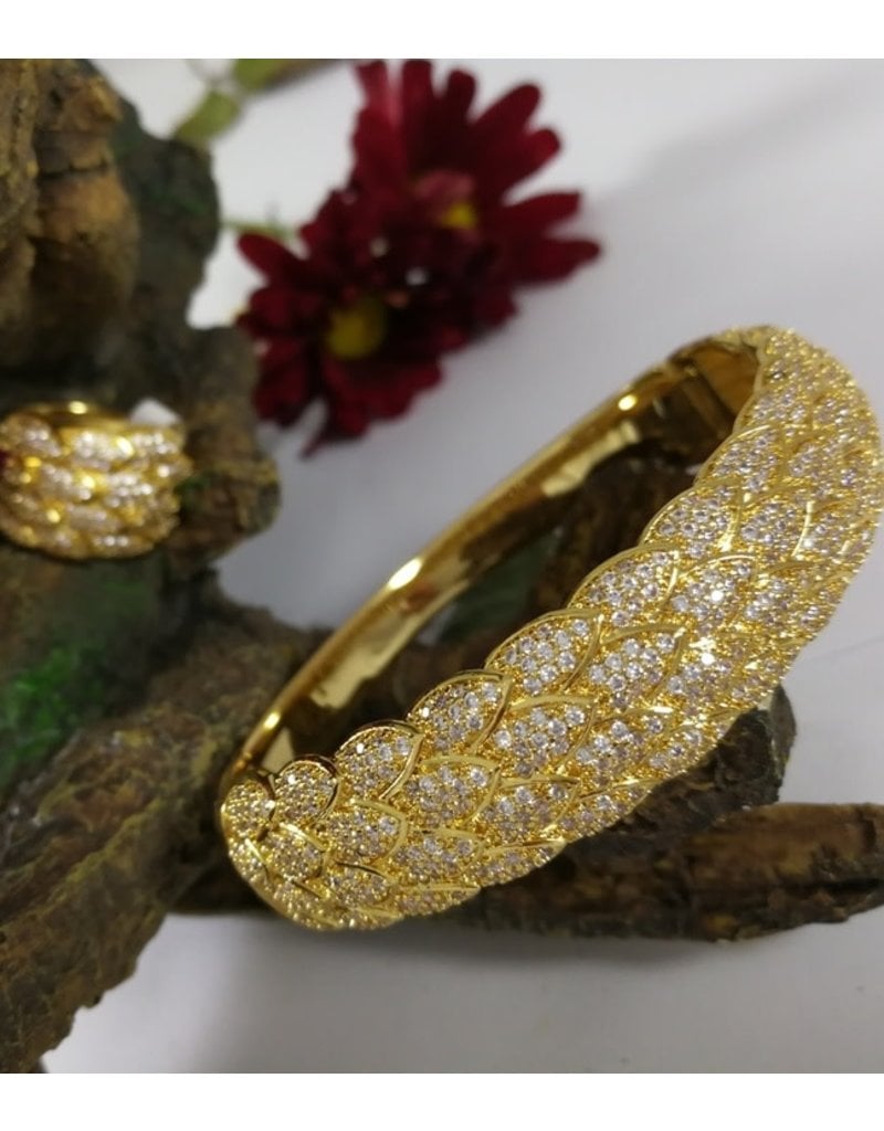 B24 -Gold Bracelet Set Barcode: 191093000000000