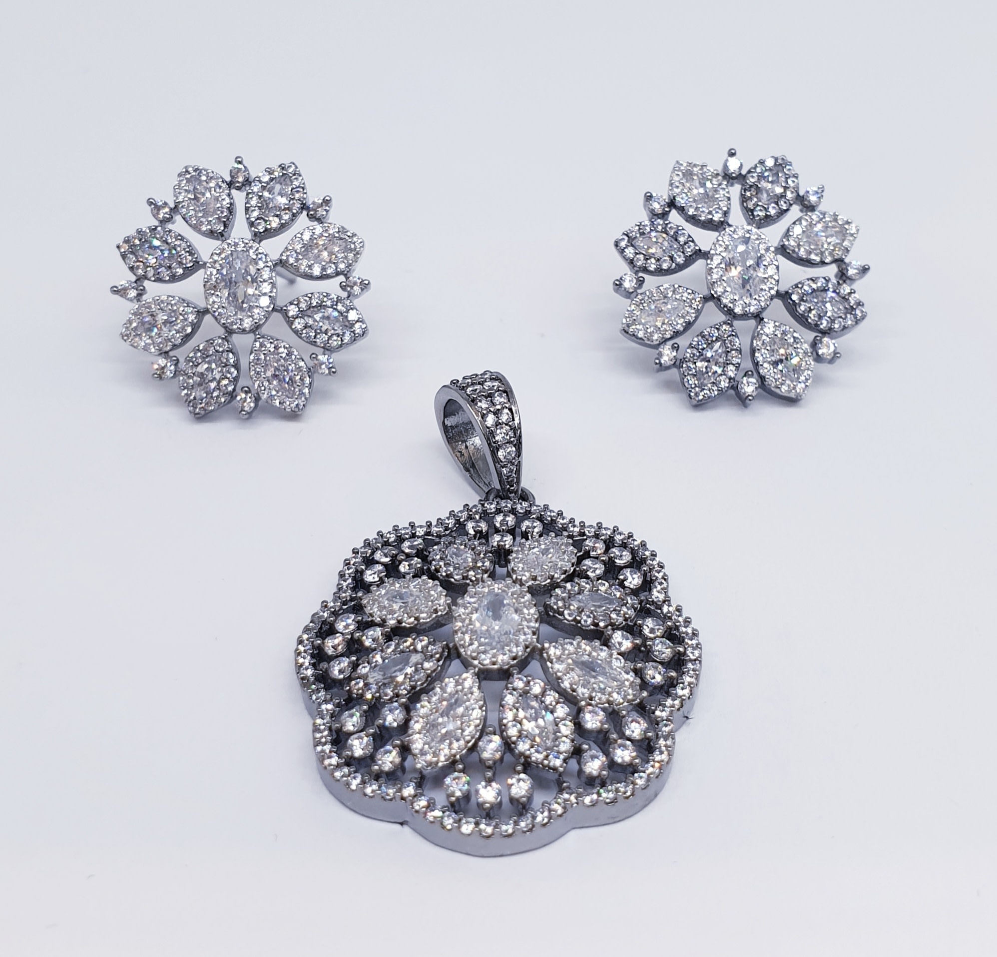 ERJ0558 - Gunmetal, Silver, Earring - Bling Creations