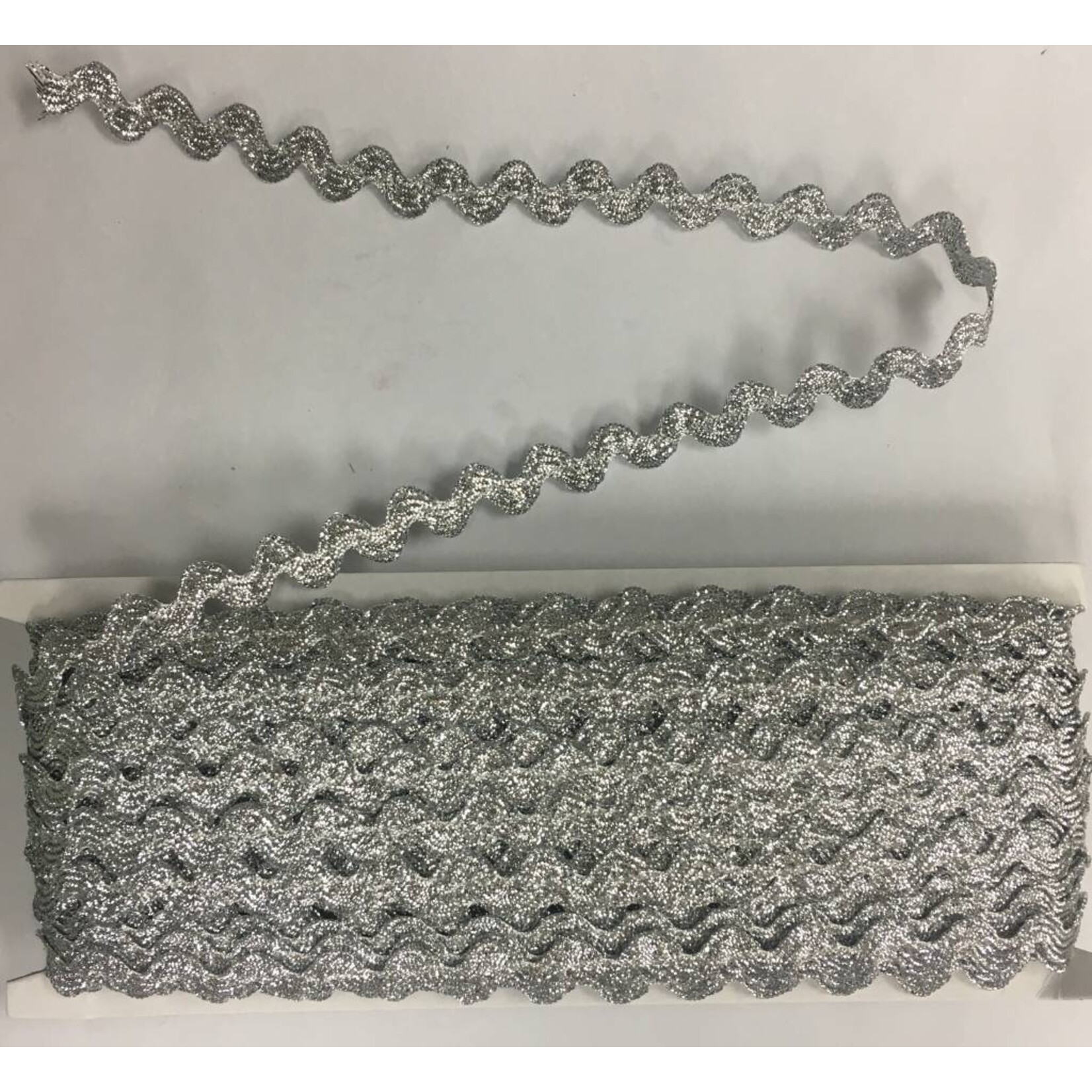 6083 Metallic Yarn Cord (Rick Rack) 36 yards