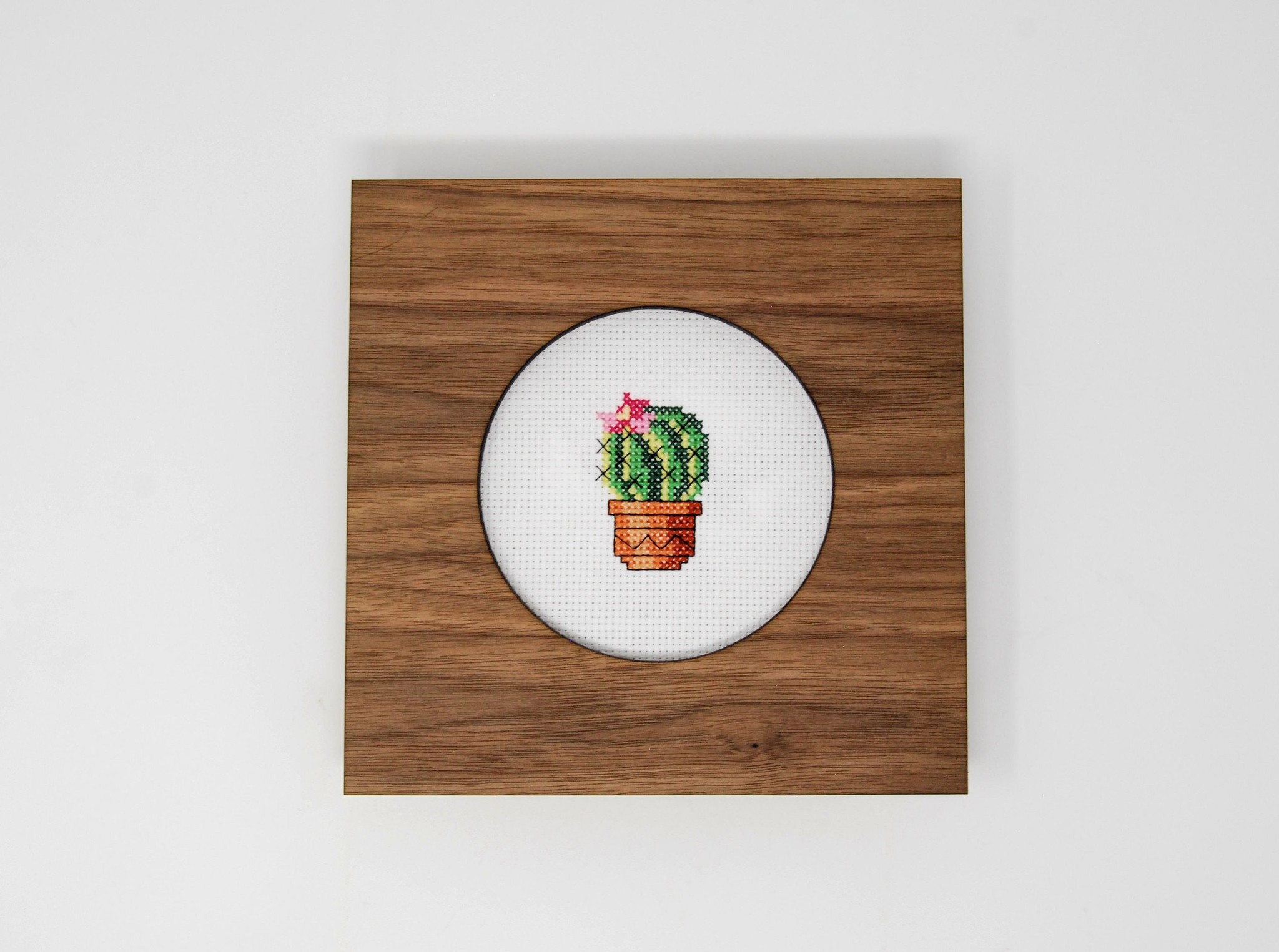 Handcrafted embroidery decorative frames