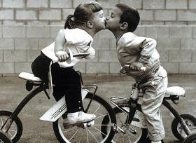 TOM50-015 TRICYCLE KISS 500 PCS PUZZLE