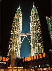 TOM50-047 TWIN TOWERS MALAYSIA 500 PCS PUZZLE GLOW IN THE DARK