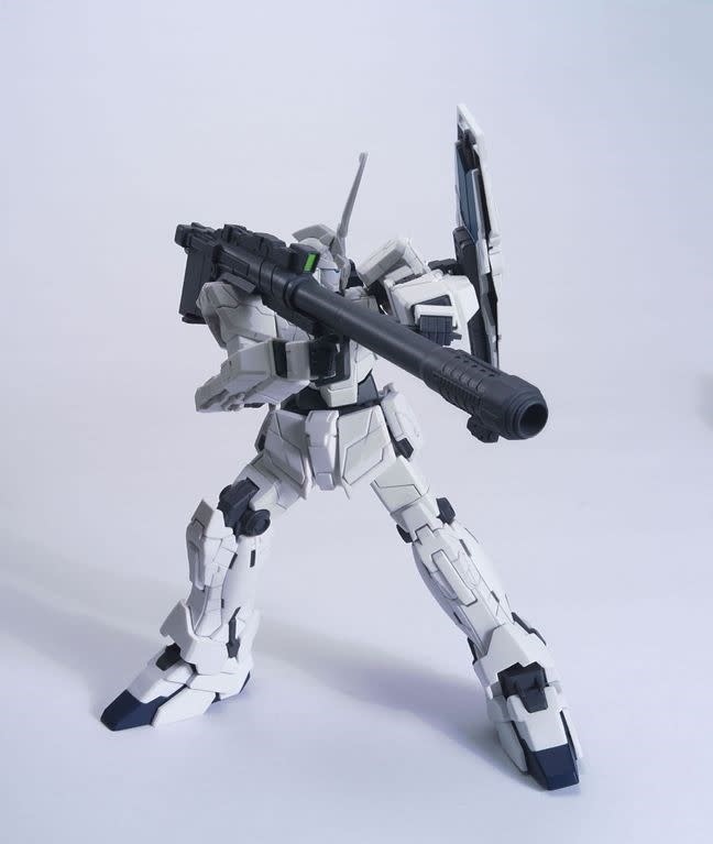 BAS2079325 HGUC 1/144 #101 UNICORN GUNDAM (UNICORN MODE) "GUNDAM UC" MODEL KIT