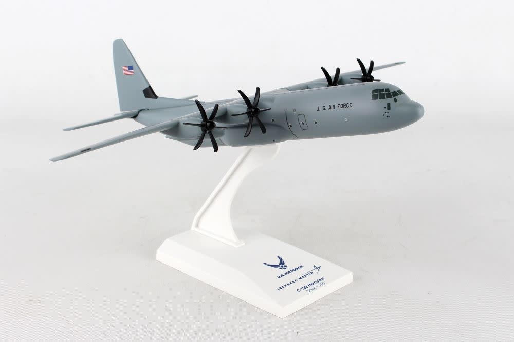 SKR943 1/150 C-130 UASF