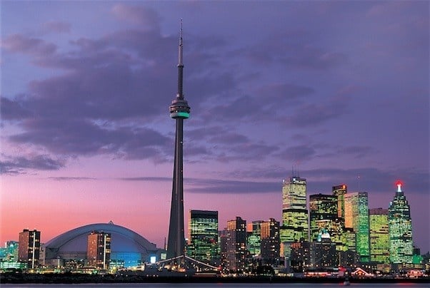 TOM100-337 CN TOWER TORONTO