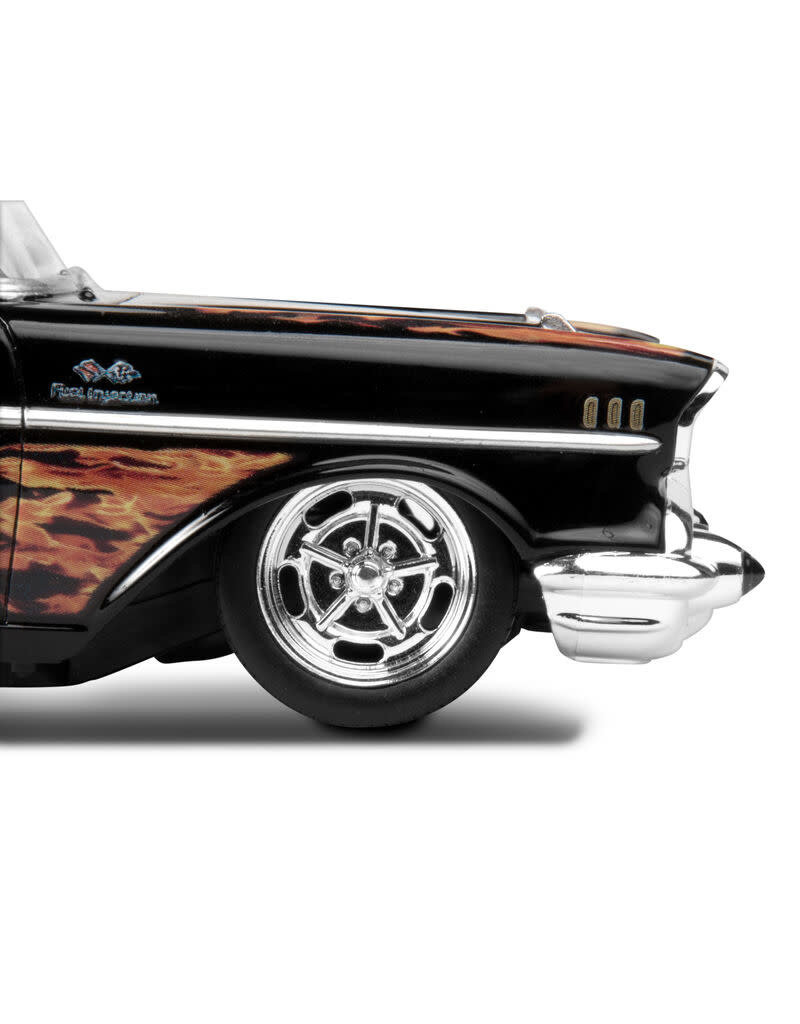 REVELL RMX851529 1/25 1957 CHEVY BEL AIR SNAP PLASTIC MODEL KIT