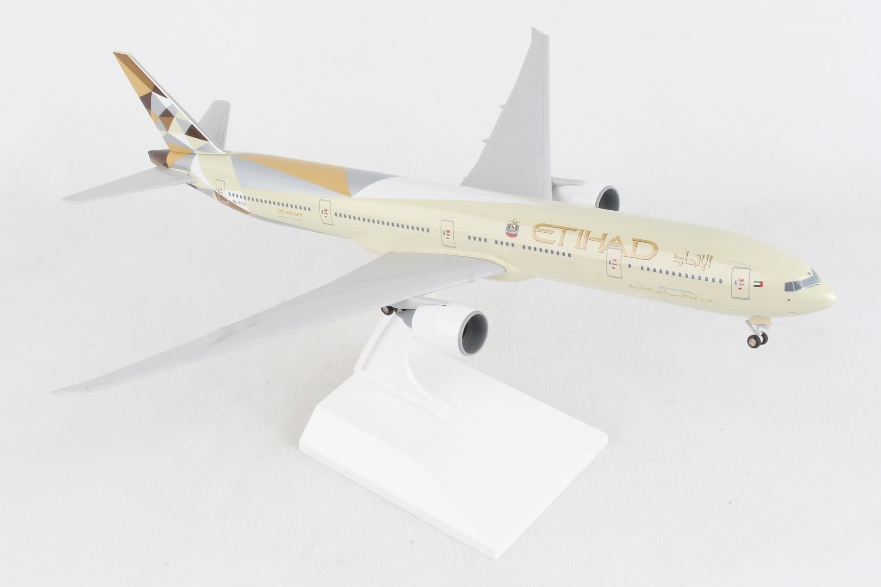 SKR1067 1/200 ETIHAD 777-300ER W/ GEAR