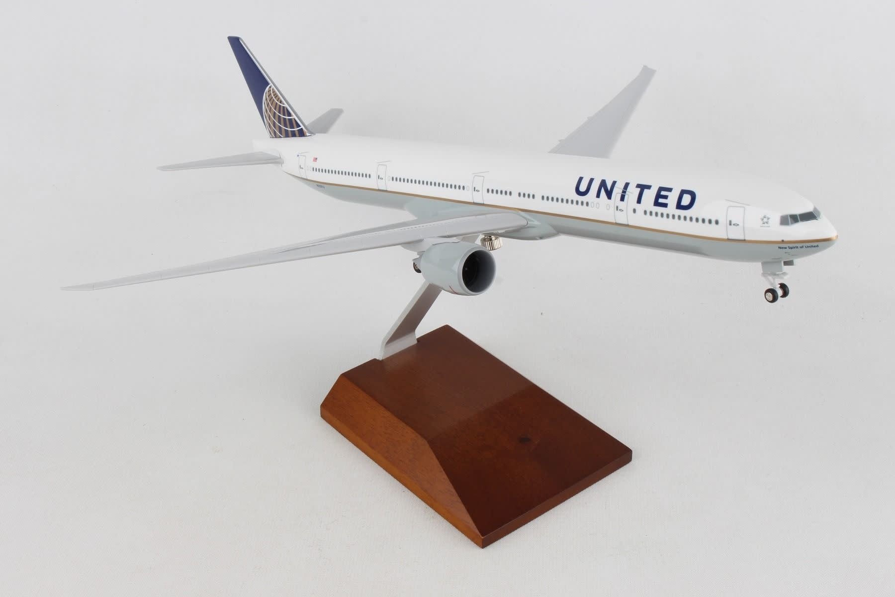 SKR5103 1/200 UNITED 777-300 W/ WOOD STAND