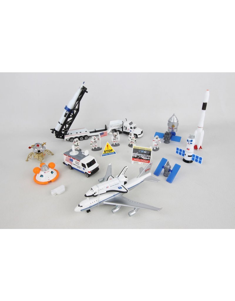 REALTOY RT38147 SPACE SHUTTLE 20 PIECE PLAYSET