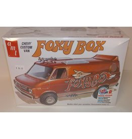 AMT AMT1265 1/25 1975 CHEVY VAN FOXY BOX PLASTIC MODEL KIT