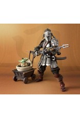 BANDAI BAS62093 TAMASHII NATIONS STAR WARS RONIN MANDALORIAN (BESKAR ARMOR) & GROGU FIGURE SET