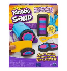 KINETIC SAND SPNM6063482 KINETIC SAND SLICE N/ SURPRISE SET W/ 13.5OZ KINTEIC SAND