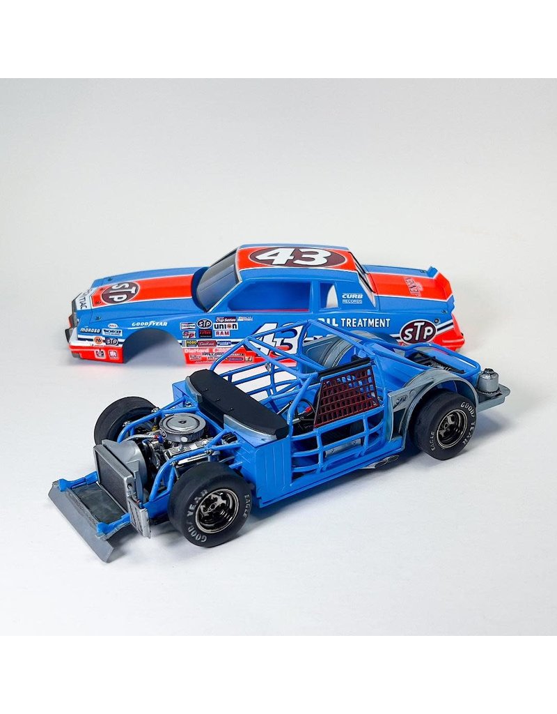 SALVINO'S JR MODELS SJMRPGP1984D 1/24 RICHARD PETTY 1984 PONTIAC GRAND PRIX 200TH RACE WINNER PLASTIC MODEL CAR KIT