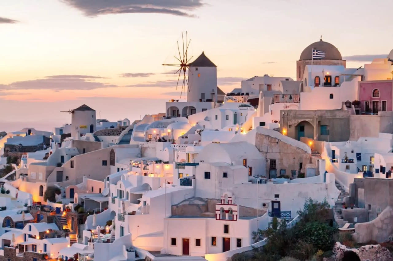 TOM100-206 OIA VILLAGE IN SANTORINI ISLAND GREECE