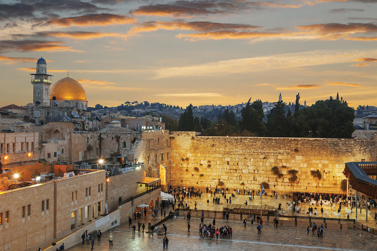 TOM100-288 THE WAILING WALL AND THE DOE OF THE ROCK IN THE OLD CITY OF JERUSALEM AT SUNSET, ISRAEL