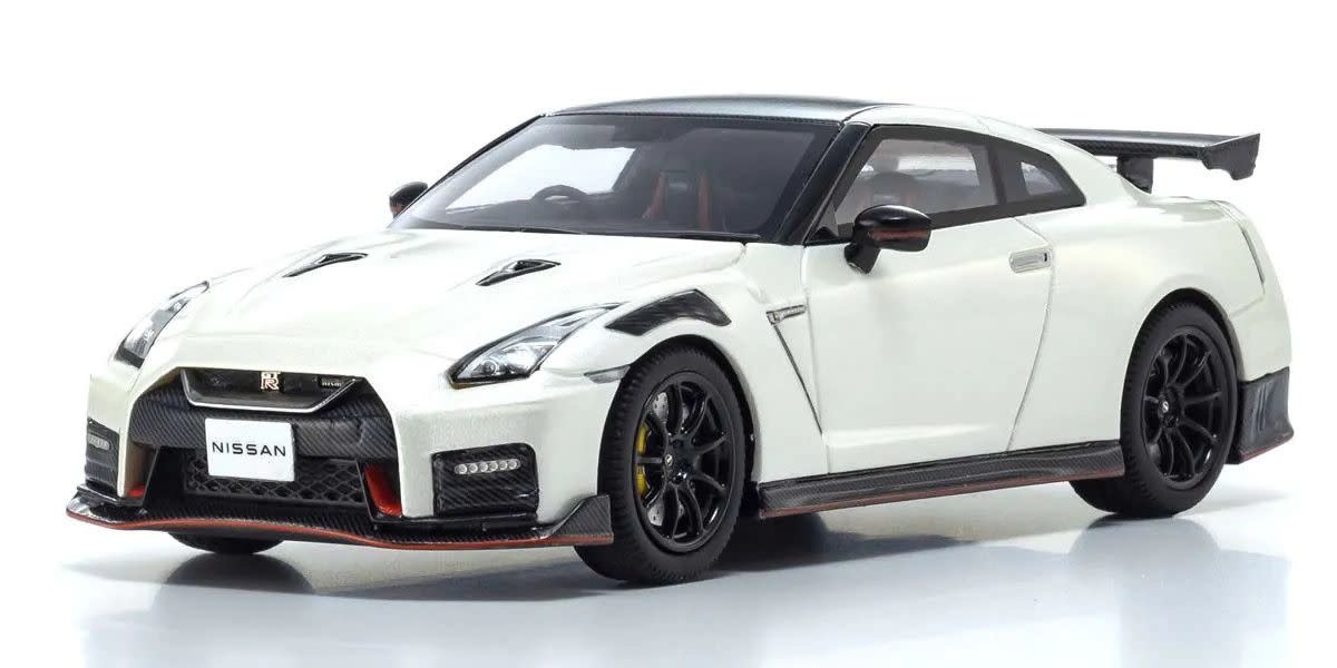 KYPKSR43108W 1/43 SCALE NISSAN GT-R NISMO 2022 WHITE