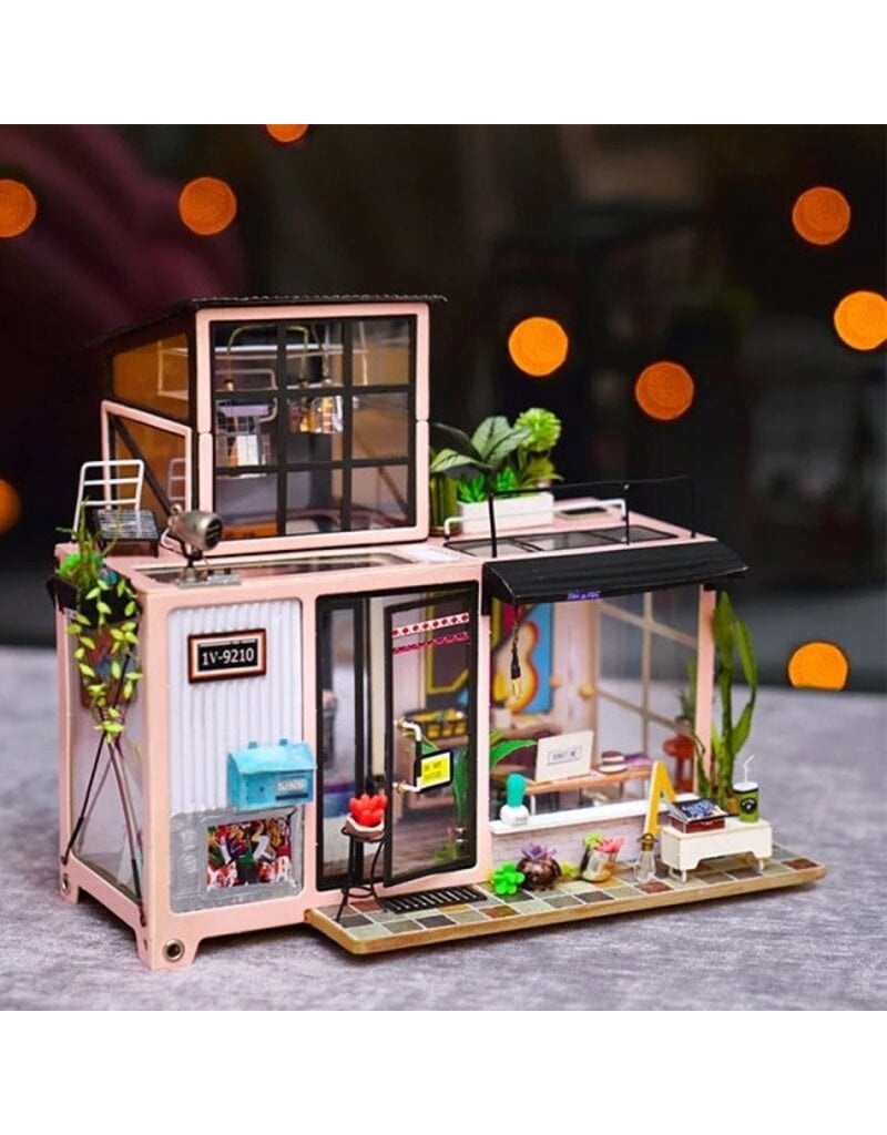 ROBOTIME ROEDG130 DIY MINIATURE HOUSE: KEVIN'S STUDIO