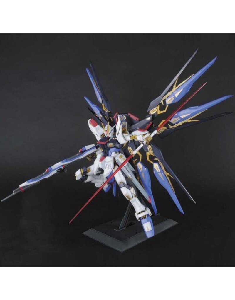BANDAI BAN2251374 PG ZGMF-X20A STRIKE FREEDOM GUNDAM "MOBILE SUIT GUNDAM SEED" 1/60,