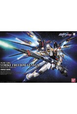 BANDAI BAN2251374 PG ZGMF-X20A STRIKE FREEDOM GUNDAM "MOBILE SUIT GUNDAM SEED" 1/60,
