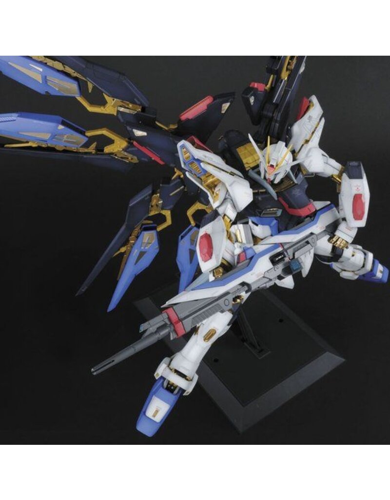 BANDAI BAN2251374 PG ZGMF-X20A STRIKE FREEDOM GUNDAM "MOBILE SUIT GUNDAM SEED" 1/60,