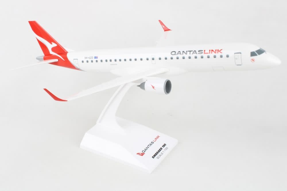 SKR1129 QANTAS E190 1/100 SCALE