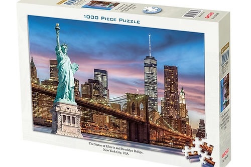TOM100-268 THE STATUE OF LIBERTY AND THE BROOKLYN BRIDGE NEW YORK CITY USA