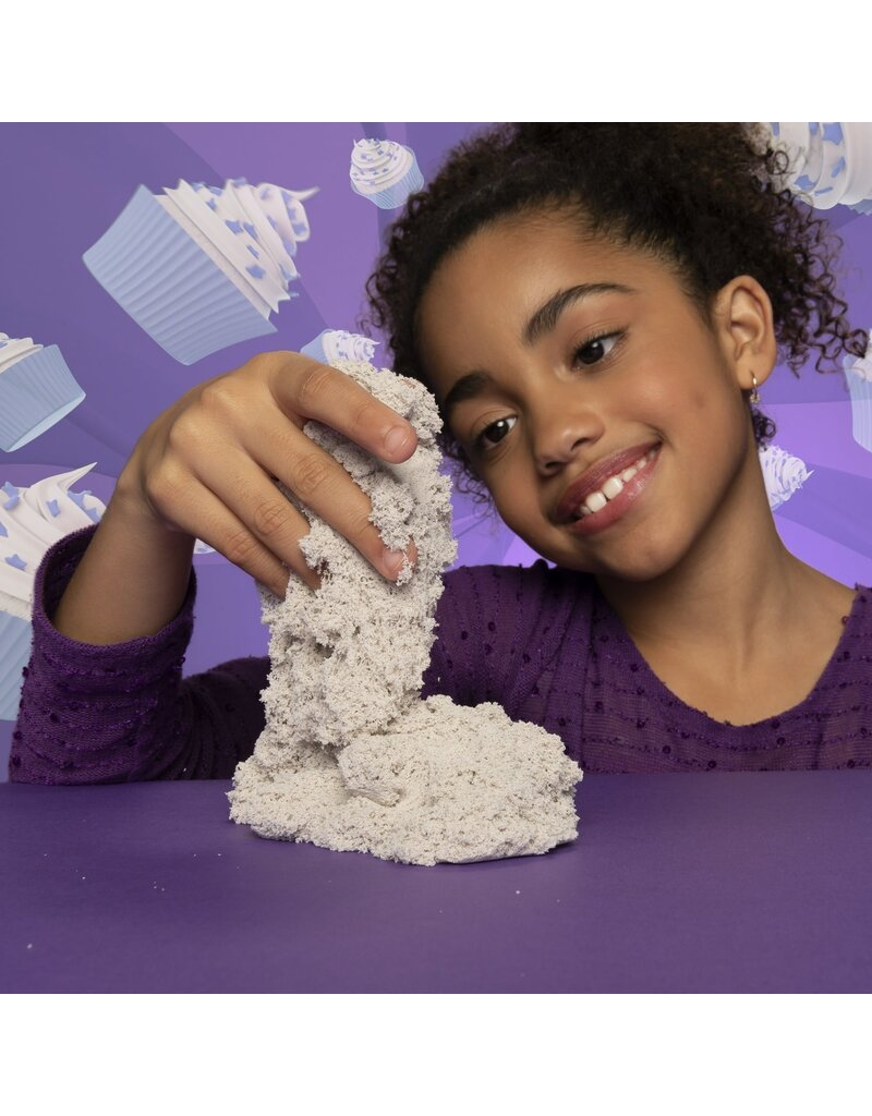 KINETIC SAND SPNM6056206/20136094 KINETIC SAND SCENTS VANILLA CUPCAKE 8OZ