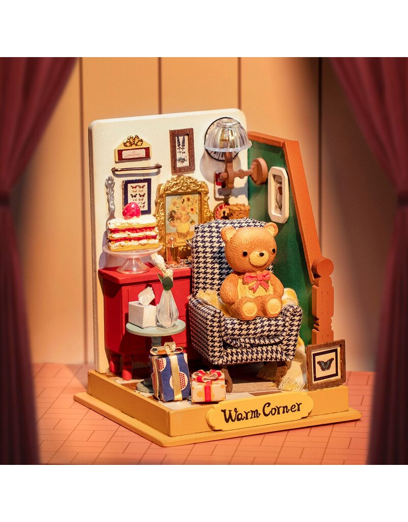 ROBOTIME ROEDS028 ROLIFE HOLIDAY LIVING ROOM DIY MINIATURE HOUSE