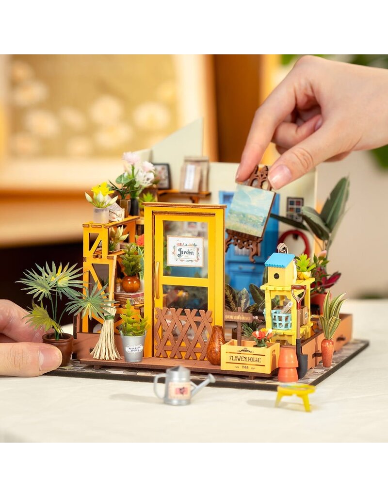 ROBOTIME ROEDG104 DIY HOUSE; CATHY'S FLOWER HOUSE