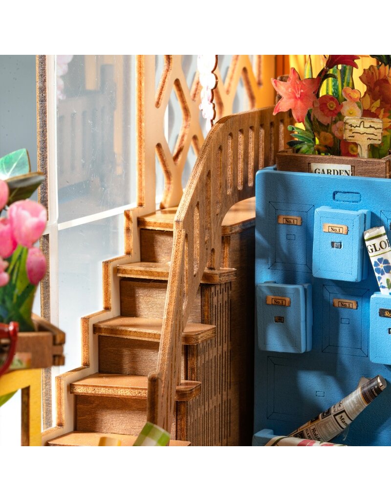 ROBOTIME ROETGB06 ROLIFE HOLIDAY GARDEN HOUSE DIY BOOK NOOK SHELF INSERT