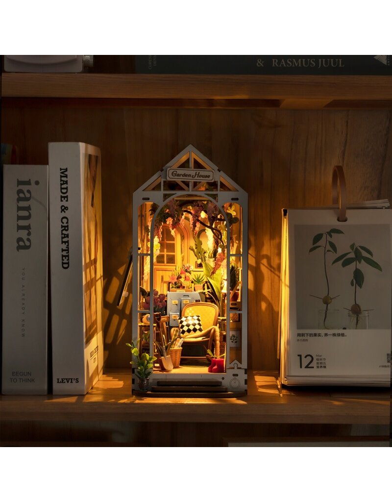 ROBOTIME ROETGB06 ROLIFE HOLIDAY GARDEN HOUSE DIY BOOK NOOK SHELF INSERT