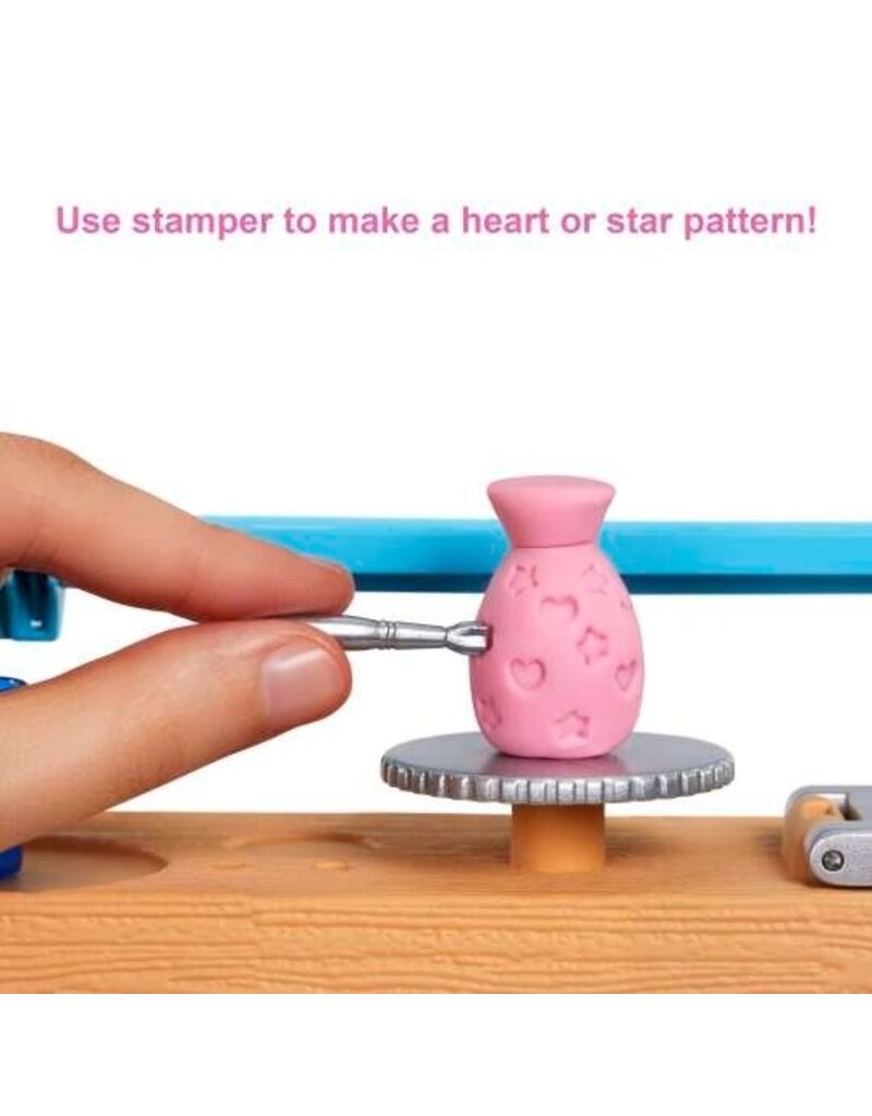BARBIE MTL HCM85 BARBIE ART STUDIO ARTIST AND PAINT SET