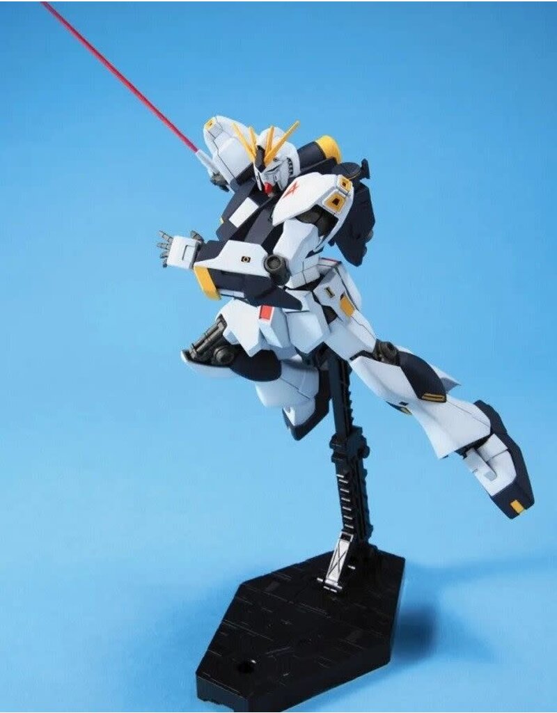 BANDAI BAN2004937 HGUC RX-93 NU GUNDAM "CHAR'S COUNTERATTACK" 1/144, BANDAI