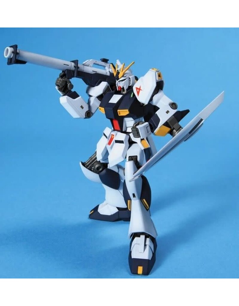 BANDAI BAN2004937 HGUC RX-93 NU GUNDAM "CHAR'S COUNTERATTACK" 1/144, BANDAI