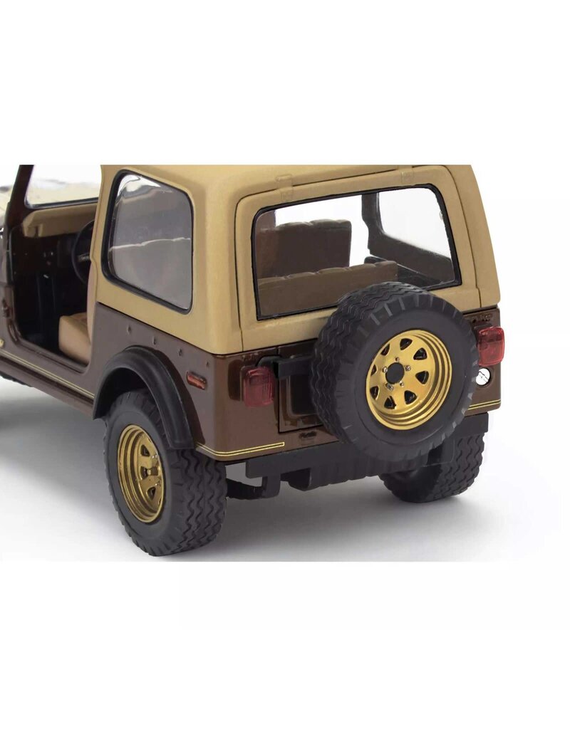 REVELL RMX14547 1/24 1977 JEEP CJ7 2 IN 1 PLASTIC MODEL KIT
