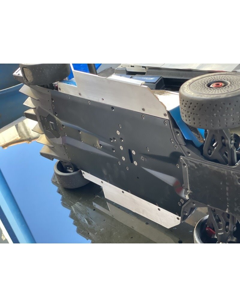 STUPID RC STP1183R ARRMA LIMITLESS SIDE SKIRT WITH BODY LOCKS RED