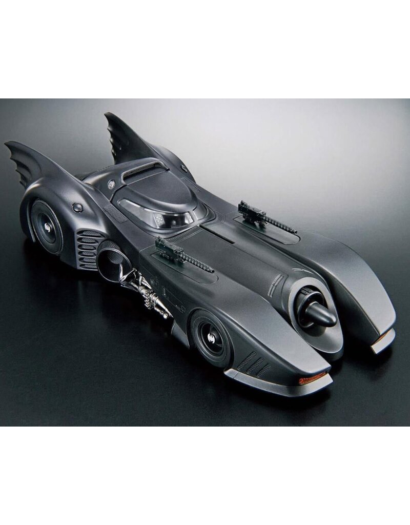 BANDAI BAS2569335 1/35 BATMOBILE (BATMAN 1989 VER.) MODEL KIT