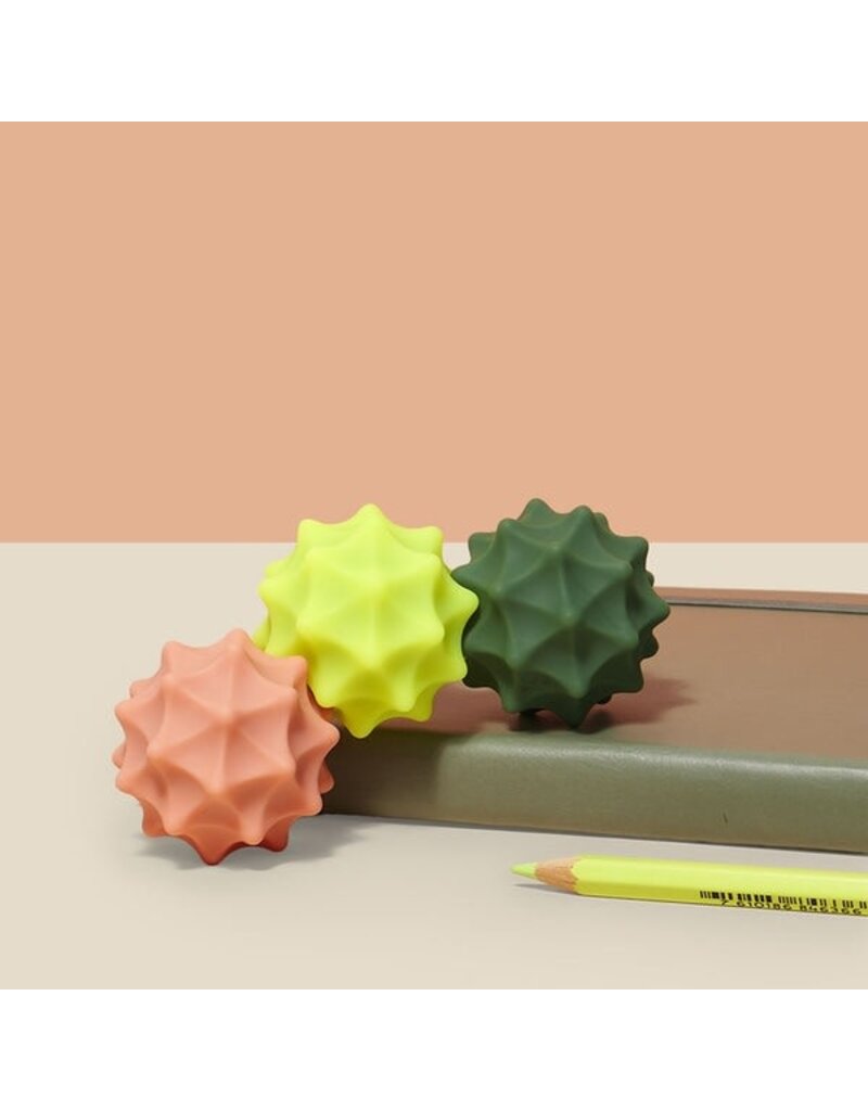 SPEKS SPEKS ODDS SOFT SILICONE FIDGET MAGNETS: GREEN SPURS