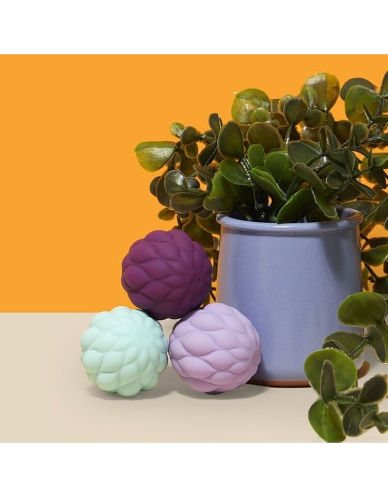 SPEKS SPEKS ODDS SOFT SILICONE FIDGET MAGNETS: PURPLE PUFFS