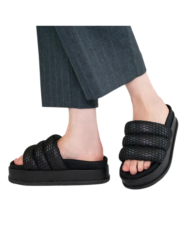 Roam Platform Mesh Puffy Sandals Black S22