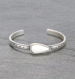 BRACELET NATURAL WHITE STONE W/ARROWS CUFF