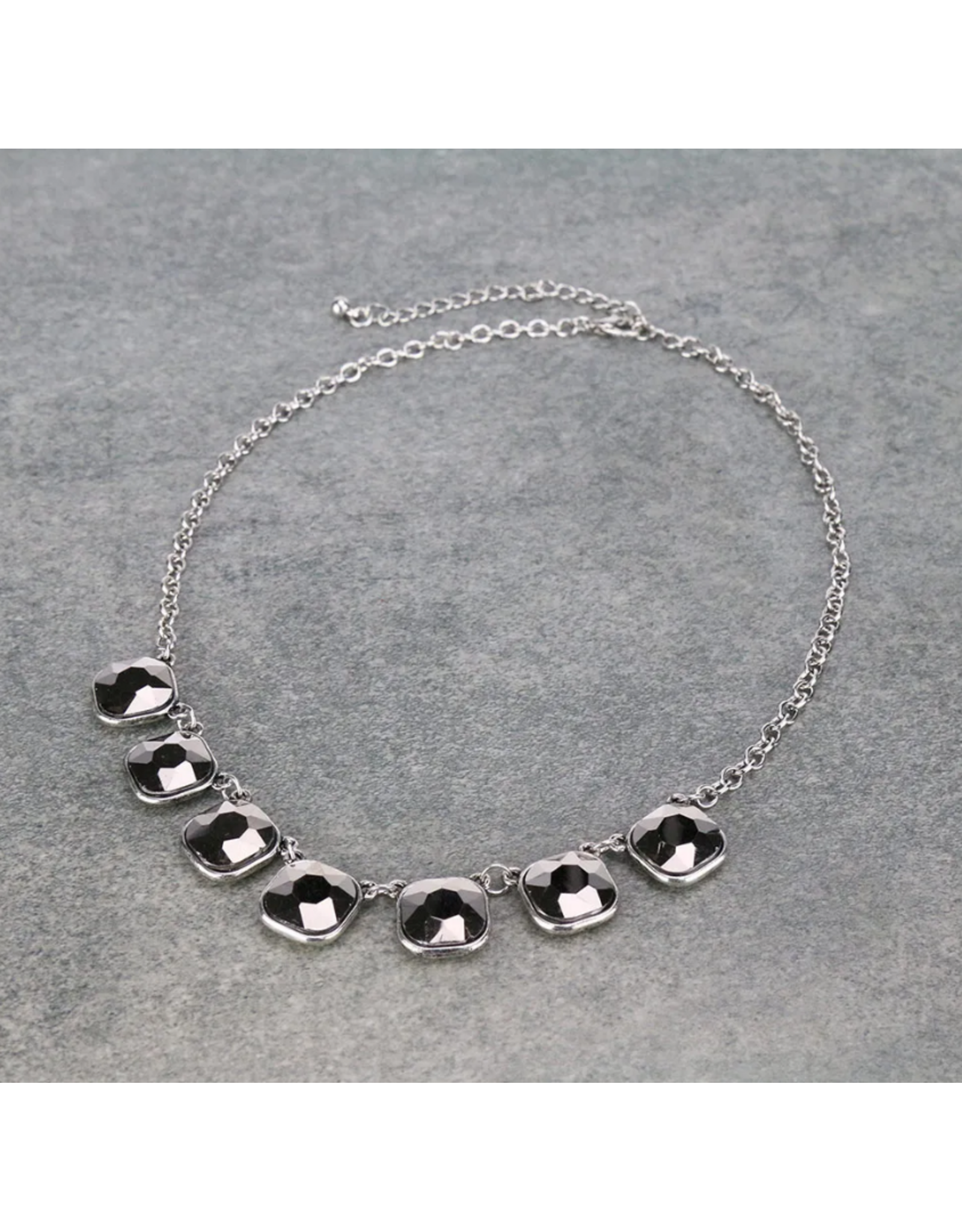 NECKLACE SMALL GLASS STONES W/CHAIN