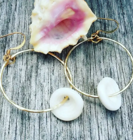 EARRING WHITE PUKA SHELL HOOP - GOLD PLATED